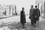 Paul, Marie-José Monnier et Gino Severini, Pompei, 1935.